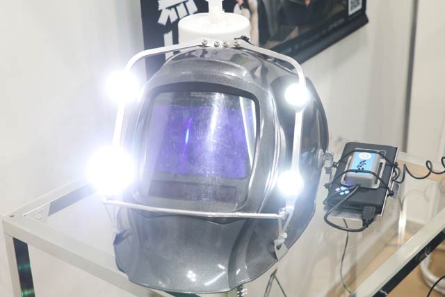 溶接用遮光面に取り付けるLED