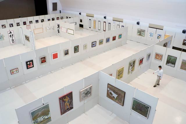 展示作業が終わって開場を待つばかりの吉田産業会館