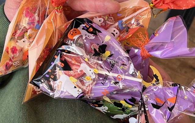 「ベースライン」がプレゼントする菓子