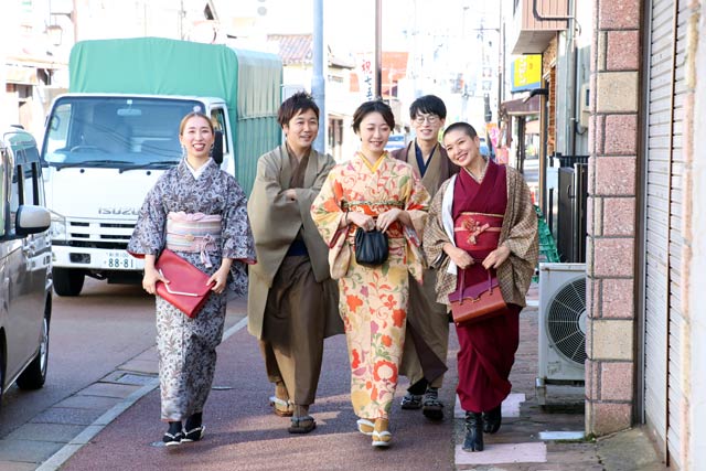 宮町商店街を着物で歩く