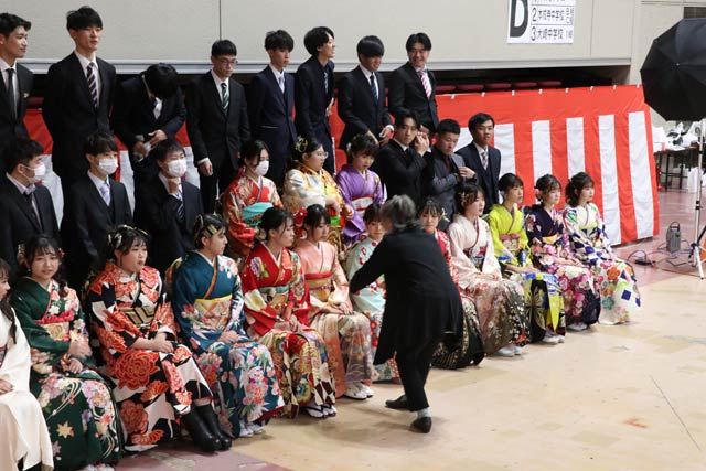 出身中学校別に記念写真撮影