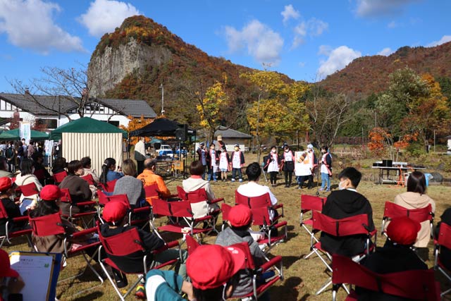 6日にスポーツセンター「はやぶさ」前で開かれた「THE 米フェス」