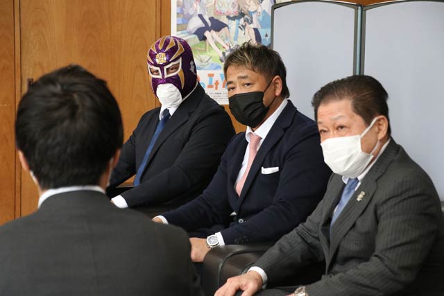 滝沢市長と歓談