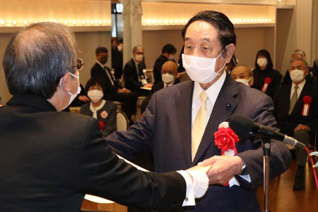 星野伊佐夫県議（勤続45年）長岡市
