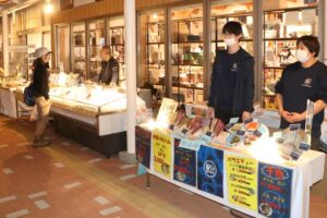 佐渡フェアのラスト2日間は佐渡から売り子がやって来て佐渡物産展も