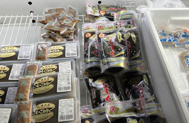 道の駅たがみで開かれている佐渡物産展