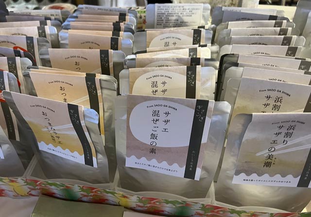 道の駅たがみで開かれている佐渡物産展