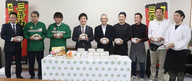 出席者で集合写真