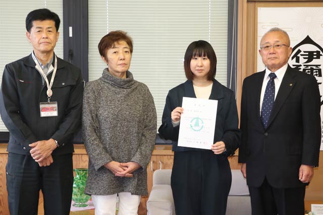 関係者と記念写真