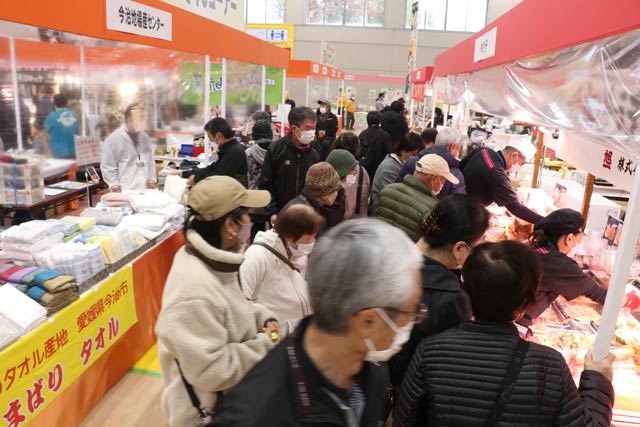 北海道味覚市のにぎわい