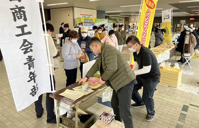 約20店舗が並んだマルシェ