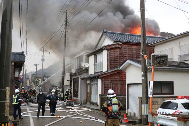 道路側からの消火活動