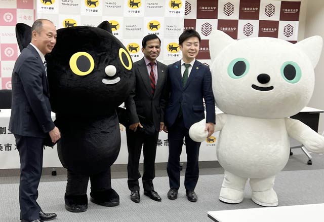 ヤマトグループのキャラクター「クロネコ・シロネコ」も来場
