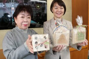 桐のまちの子どもたちに桐の積み木を寄付