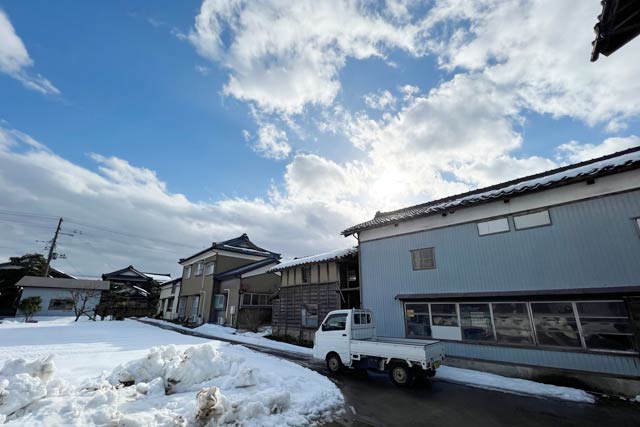 三条市で25日午前の晴れ間