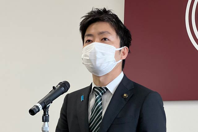 年末のあいさつを行う滝沢市長
