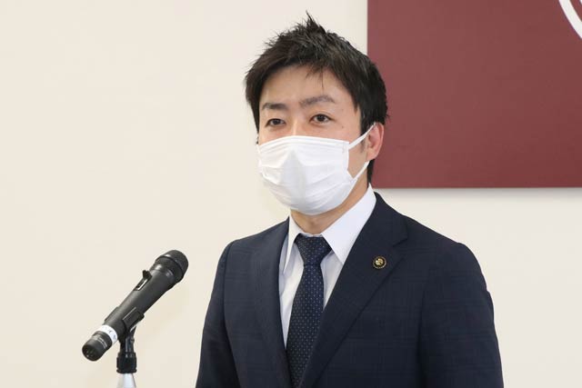 年頭のあいさつを行う滝沢市長