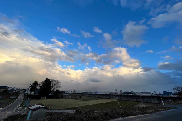 5日午後4時ごろに中ノ口川右岸側の県央大橋たもとから