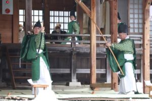 五穀豊穣と除災招福に祈りを込めた百本の矢を射る