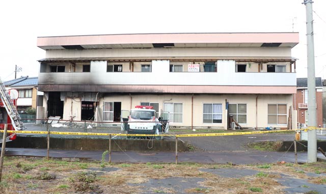 火事のあったアパート、1階部分の向かって左から1、2、3、5号室、2階部分の左から6、7、8、10号室