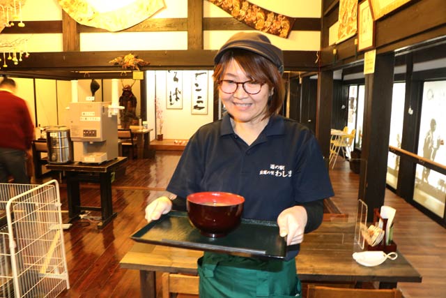築200年近い古民家の雰囲気のなかで「こうとう汁」を味わえる