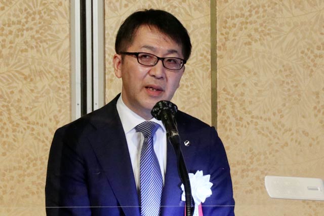 新年賀詞交歓会であいさつする野水社長
