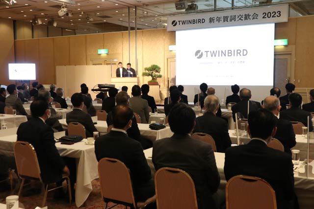 新年賀詞交歓会に約130人が出席