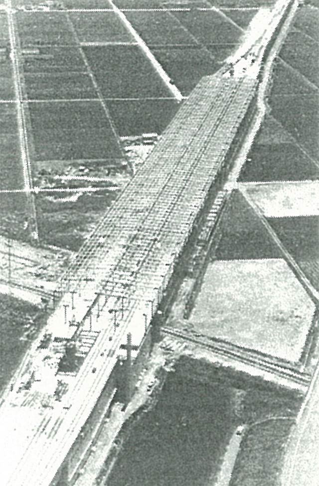 図5　建設中の燕三条駅