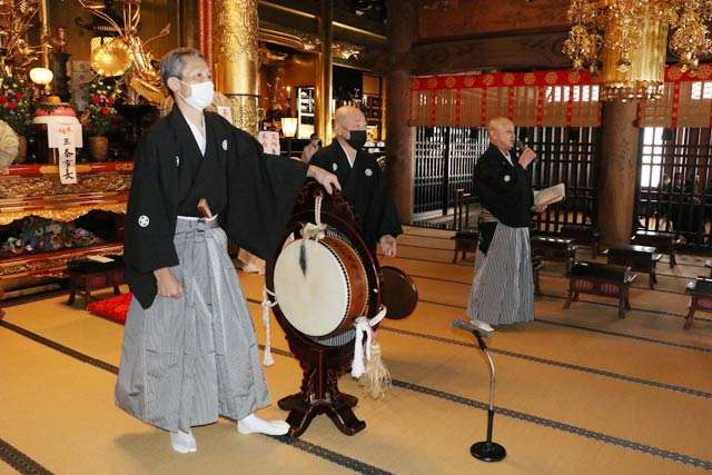 どらと太鼓に口上も大切な役割