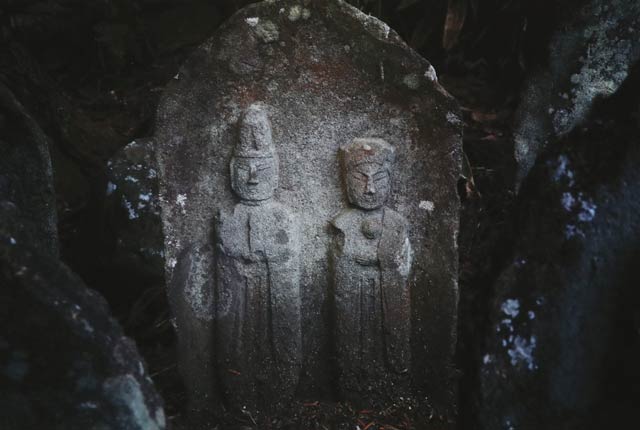 講師の弥田正蔵さんの作品「大谷地の早退道祖神」