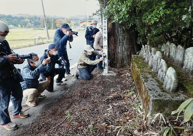 昨年秋の「下田郷のいしぶみ写真教室」のようす
