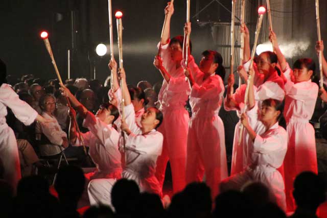 2019年9月の「第19回全国障害者芸術・文化祭にいがた大会」開会式に出演した「CHIBI UNITY」]