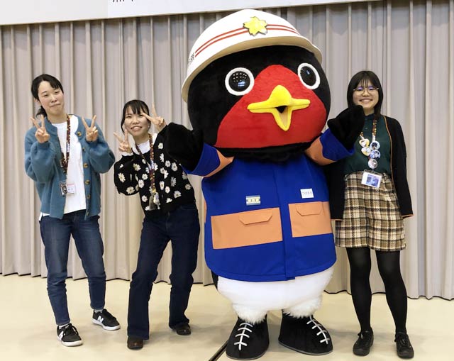 デビューした燕市消防団のマスコットキャラクター「つばまる」