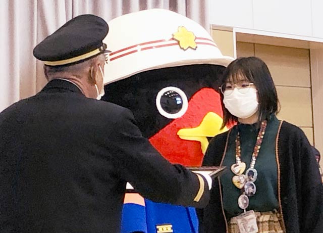 笠原さんを表彰
