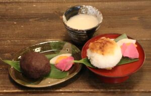 期間限定「ひなまつりセット」は甘酒におはぎかけんさ焼き