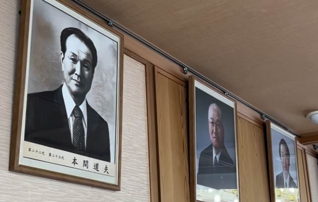 いちばん左が本間村長の父、道夫氏で、そのとなりが母の兄の安達氏