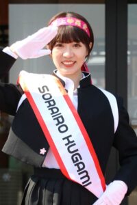 「道の駅 SORAIRO 国上」の応援団長に就任した「ひよりん」さん