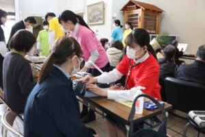 加茂暁星高校看護科の健康フェスはこれまでにないにぎわい