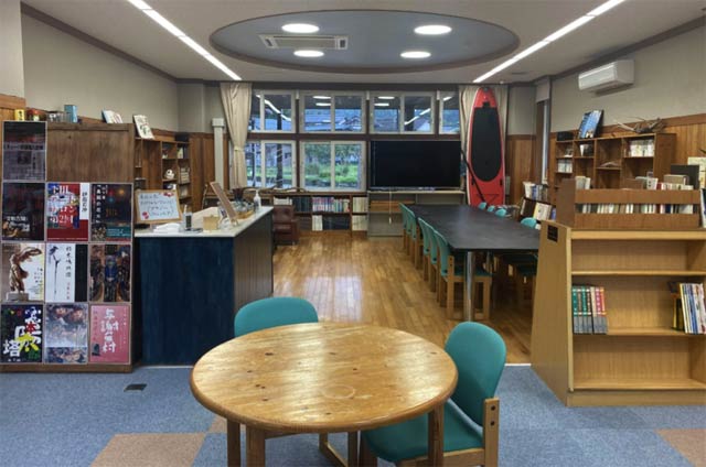 旧荒沢小学校図書館〇彦カフェ