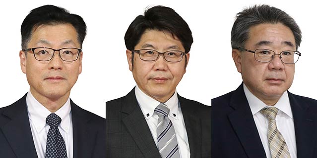 部長級の異動の左から本間一成総務部長兼会計管理者（議会事務局長）、長谷川考基市民部長（下田サービスセンター長）、村上正彦福祉保健部長兼社会福祉事務所長（高齢介護課長）※カッコ内は現職