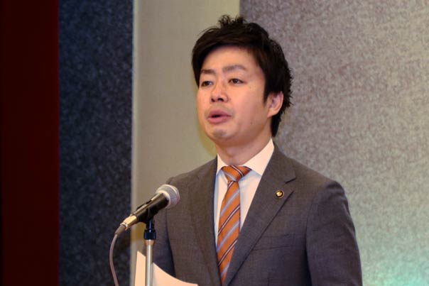会長に就いた滝沢三条市長