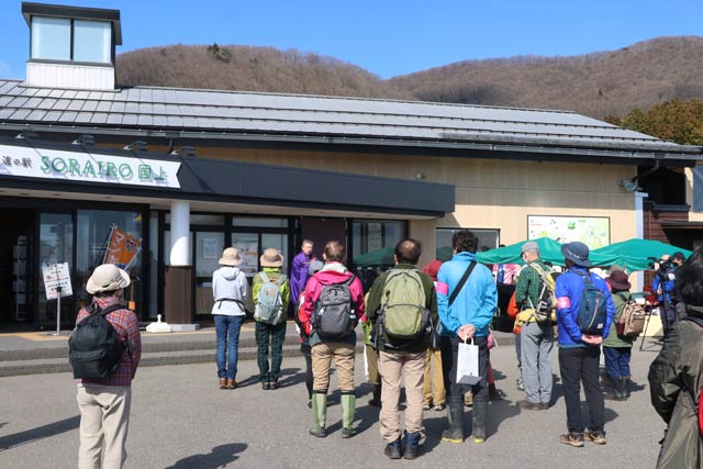 国上山を仰ぐ「道の駅 国上」で山開き