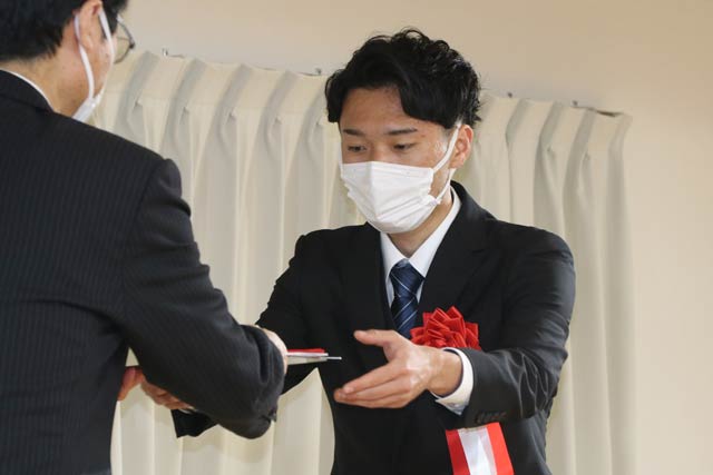 「若monoデザインコンペティンション燕 vol.7」大賞 法政大学デザイン工学部システムデザイン学科2年・滝沢友彬さん（東京都）