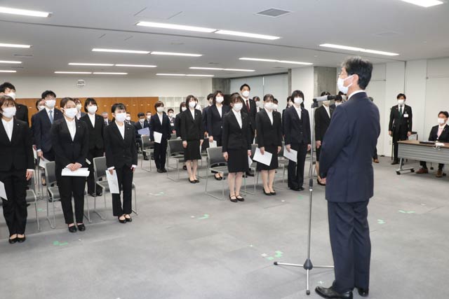 燕市の入庁式