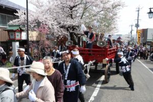 2019年の湯かけまつりの湯曳き車