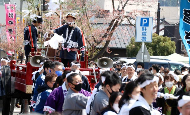 4年ぶりに湯曳き車が復活した弥彦の湯かけまつり