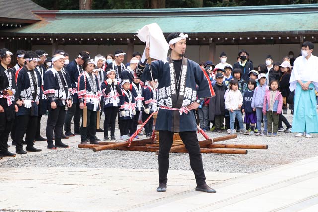 弥彦神社に奉納