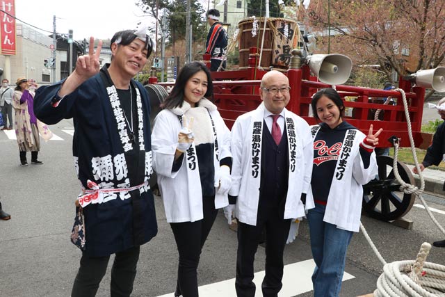 本間村長と