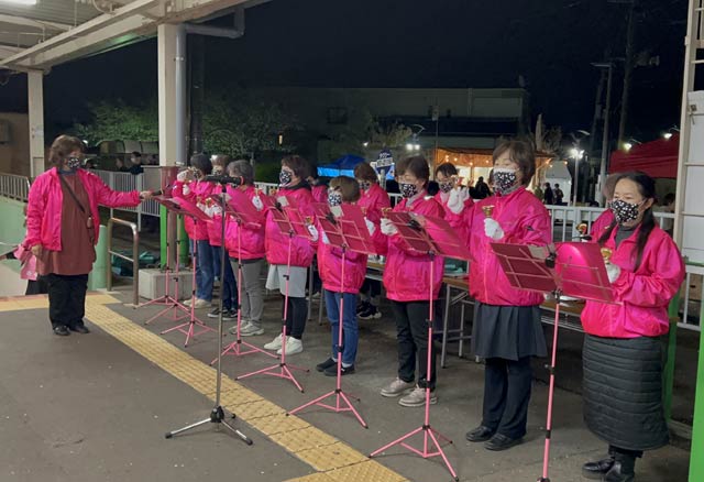 分水商工会女性部のハンドベル演奏