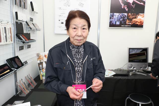 柄沢ヤスリの岡部さん